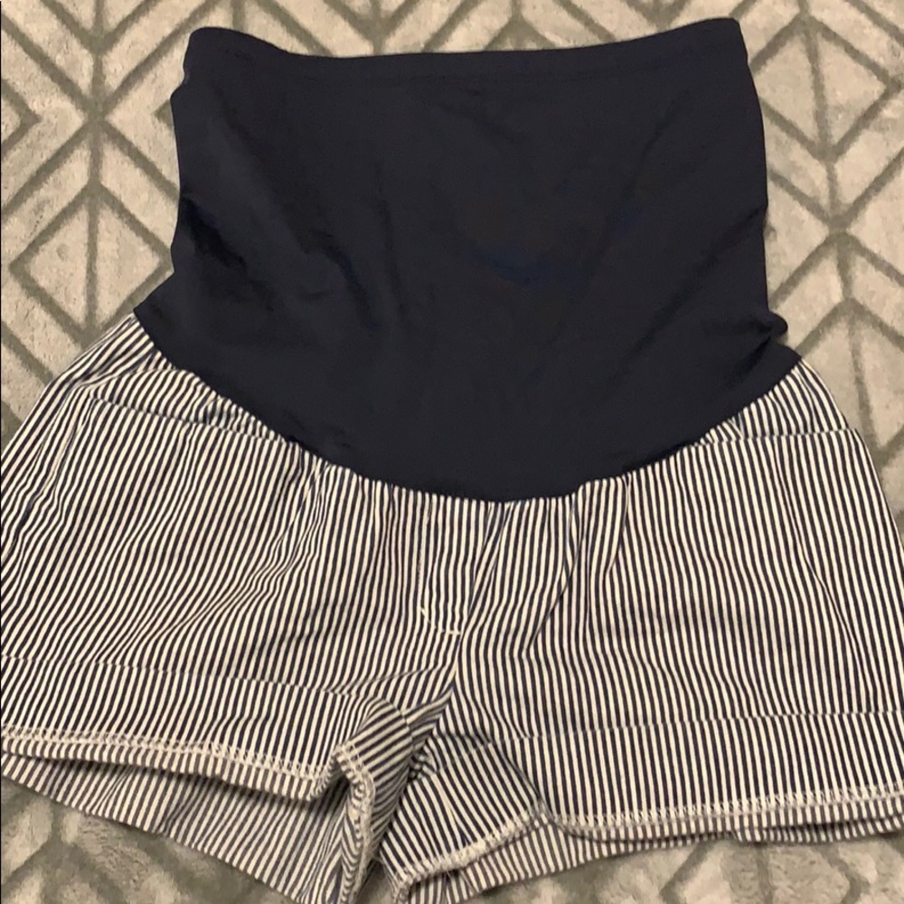 Gap maternity Shorts!